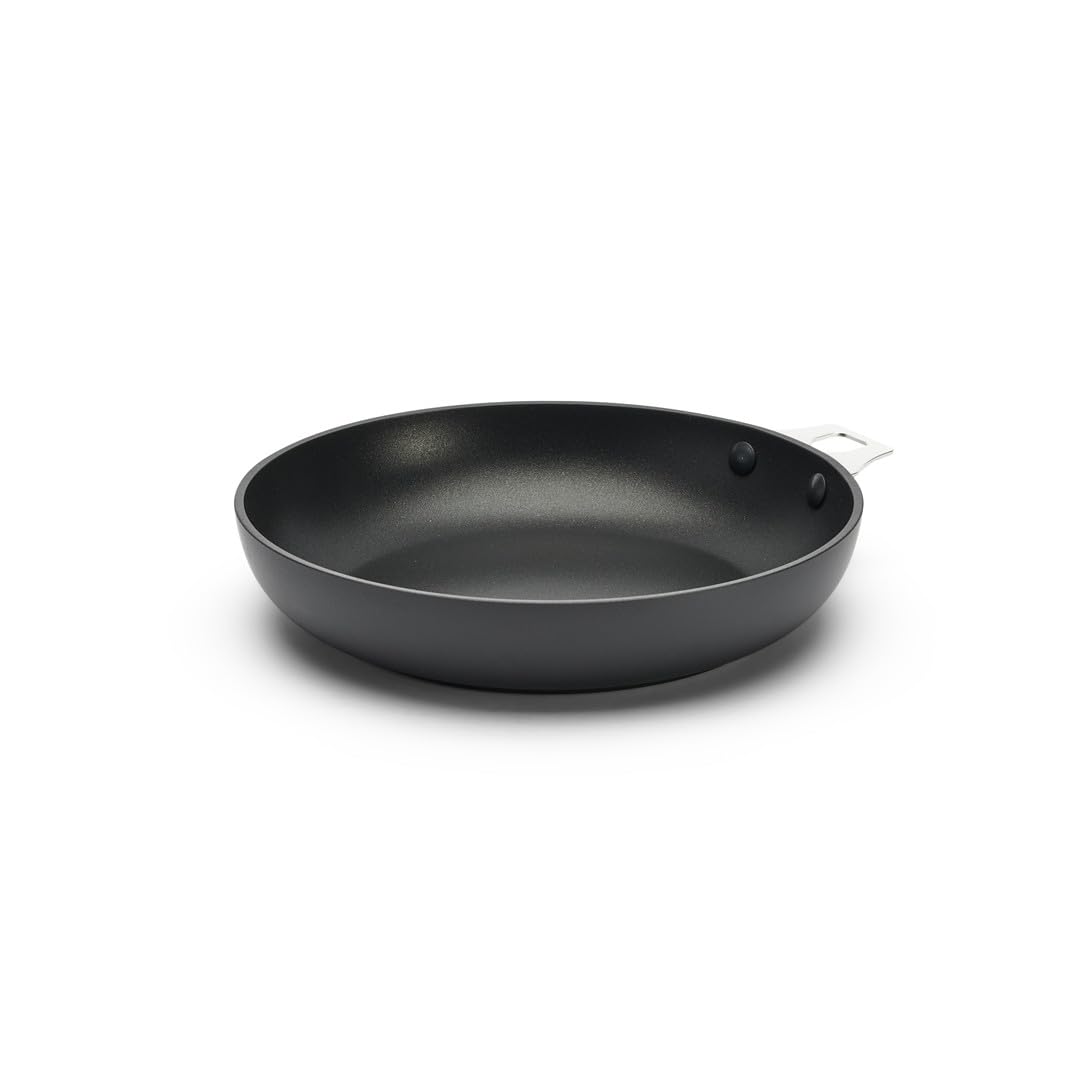 DE BUYER indukcijas panna - 24 cm diametrs, pelēka, piemērota indukcijas plītīm, izturīga un viegli tīrāma.