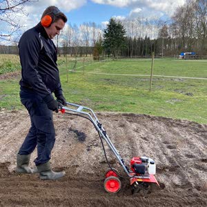Benzīna dārza frēze HECHT 25 cm – augsnes frēze ar 2-taktu motoru