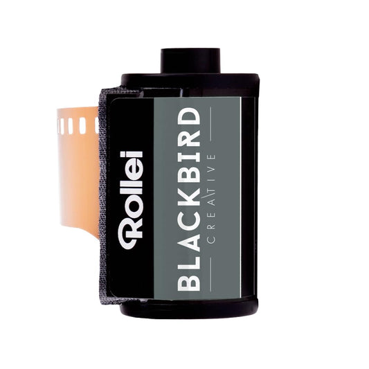 Rollei Blackbird melnbaltā negatīvā filma | 35 mm | 36 kadri | ISO 64 | smalkiem sīkumiem un dzīvotspējīgiem kontrastiem