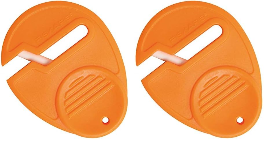 Fiskars Universālais šķēru asinātājs, gan labroka, gan kreisroka, keramikas asināšanas galviņas/plastmasas korpuss, oranžs, Sewsharp, 1003871 (iepakojums ar 2)