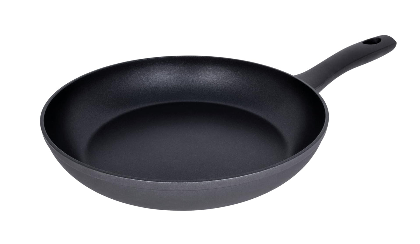 Arcos Serie Kaula - Pretpiedeguma panna, kalts alumīnijs, QuanTanium pārklājums, roktura aukstuma efekts, 24 cm, melna.