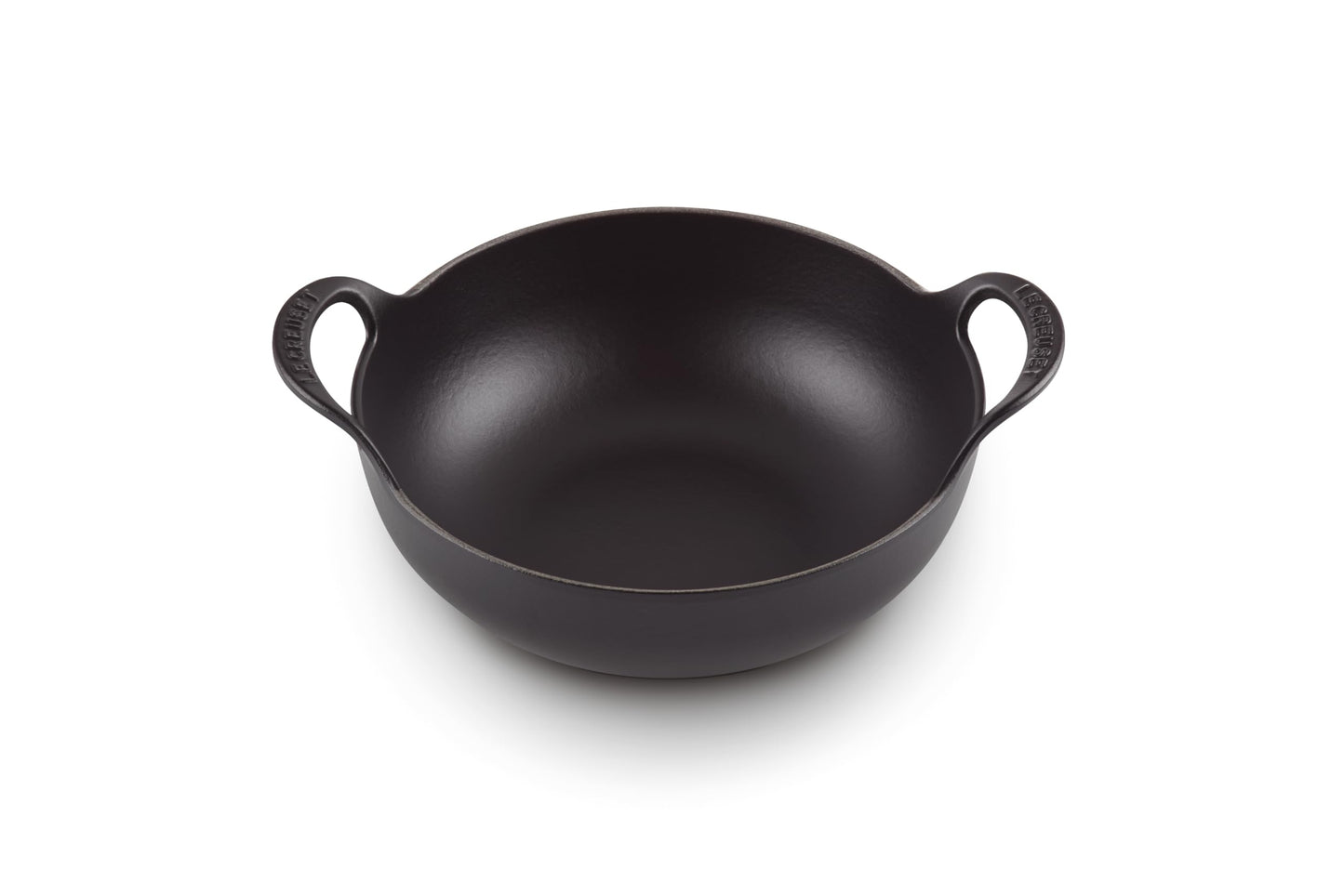 Le Creuset Balti trauks - 24 cm cast iron, 2.7 liters, matte black, perfect for slow cooking and serving.