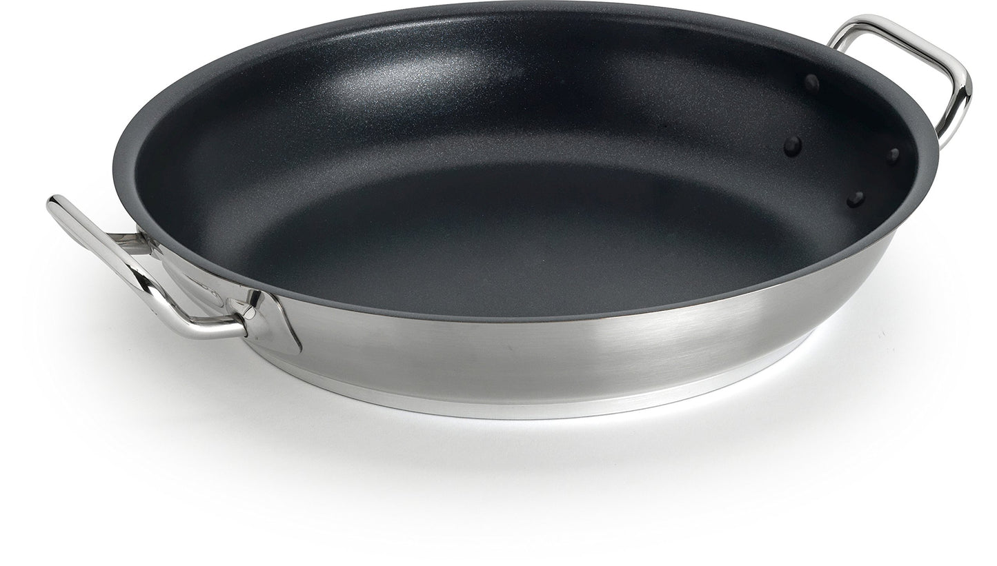 Pentole Agnelli panna ar 2 rokturiem - 24 cm nerūsējošais tērauds, izturīga un eleganta dizaina.