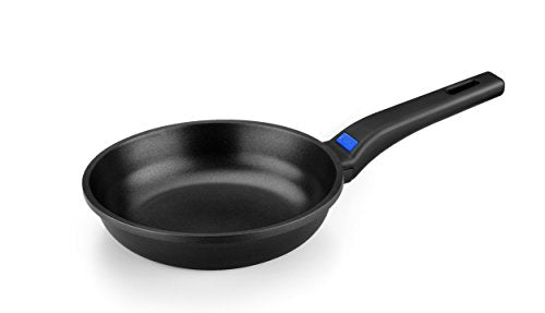 MONIX Solid+ 24 cm frying pan - durable aluminum, non-stick coating, suitable for all cooking types, black color.