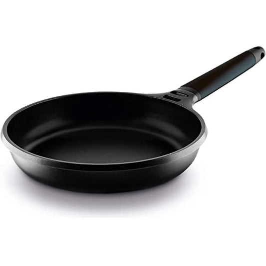 CASTEY 4-I30 pan - 30 cm black aluminum, non-stick surface, durable and lightweight design.