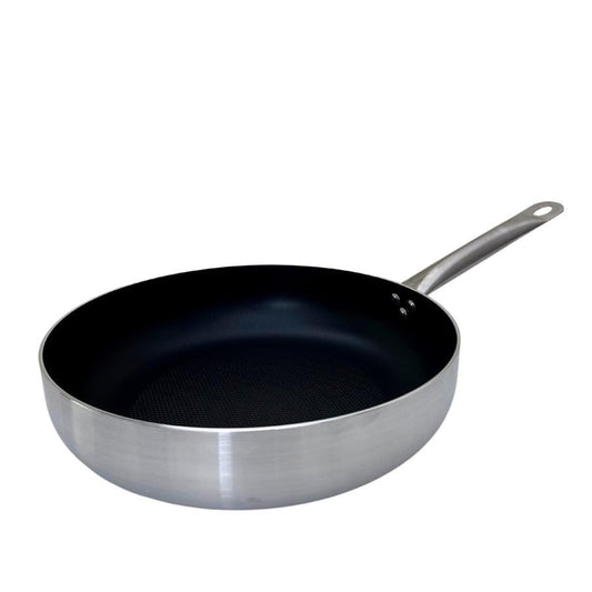 FMprofessional dziļa panna 32 cm - ILAG divslāņu pretpiedeguma, augsta siltumvadītspēja, viegla un izturīga pret koroziju.