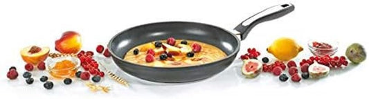 Krüger 21720D alumīnija liešanas panna - 20 cm, melna, viegla, izturīga, ideāla cepšanai un sautēšanai.