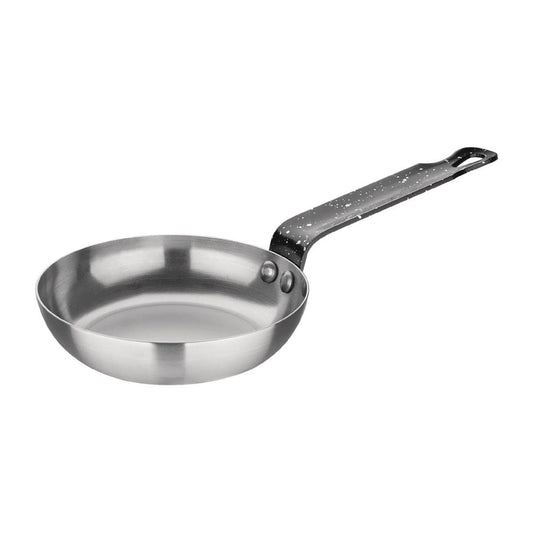 Vogue melna dzelzs blini panna 13 cm - nelipīgs pārklājums, ideāla cepšanai un gatavošanai, izturīga un praktiska.