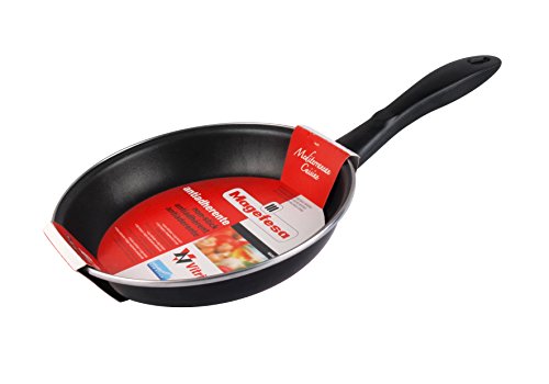 Magefesa 01102593 - 30 cm black frying pan with non-stick coating and ergonomic handle.