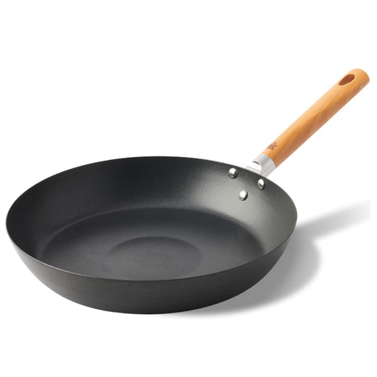BK Force 30 cm panna - dabiski nelīpoša, melna oglekļa tērauda, indukcijai piemērota, ērts koka rokturis, bez PFAS