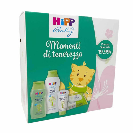 Bērnu kopšanas komplekts HiPP Momenti di Zärtlichkeit ar maigu vannas līdzekli 350 ml, maigu šampūnu 200 ml, sejas un ķermeņa krēmu 75 ml un salvetēm, 48 gab.