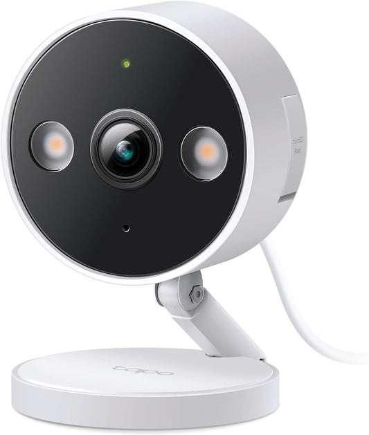 TP-Link Tapo C120 uzraudzības kamera iekštelpām un ārpus tām, magnētiskais pamats, 2K izšķirtspēja, iebūvēti divi prožektori, līdz 512 GB vietējā atmiņa SD kartē, IP66, saderīga ar Alexa un Google Assistant.
