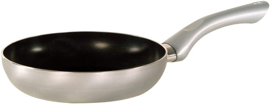 Karl Krüger 1032 L alumīnija panna Londona - 32 cm, sudrabs, viegla, izturīga, ideāla cepšanai un sautēšanai.