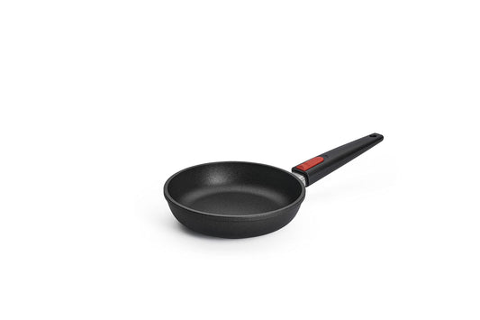 Woll Nowo Titanium panna - indukcijas, Ø 20 cm, 5 cm augsta, noņemams rokturis, nelīpošs pārklājums, alumīnija liešana