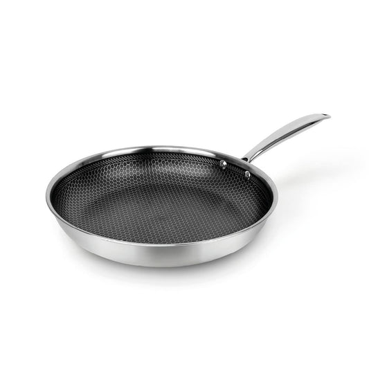 Qdesign Triply nerūsējošā tērauda panna - nelipīgs pārklājums, 28 cm, piemērota visiem plīts veidiem, izturīga pret skrāpējumiem.