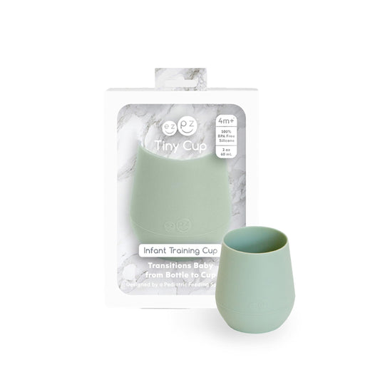 Mācību krūze ezpz Tiny Cup zāļu zaļa, 60 ml, ergonomiska un neslīdoša, no 4 mēnešiem, trauku mazgājamai mašīnai