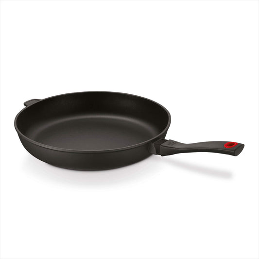 Beka Energy cepamā panna - lietais alumīnijs, 32 cm, izturīga, vienmērīga siltuma izkliede, piemērota visām plītīm.