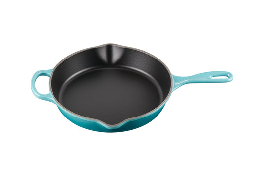 Le Creuset Signature 26cm Cast Iron Baking and Serving Pan - Suitable for all stovetops and ovens, 2 liters, Caribbean.