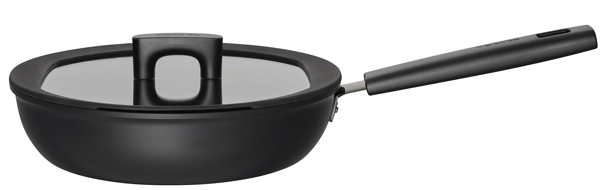 Fiskars sautēšanas panna ar vāku - Ø 26 cm, 2,8 l, nelīpošs, izturīga pret skrāpējumiem, piemērota visiem plīts veidiem.