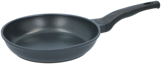 Alpina panna 24 CM - Cepamā panna, piemērota indukcijai, keramikai, gāzei, elektrībai, mazgājama trauku mazgājamā mašīnā, melna.