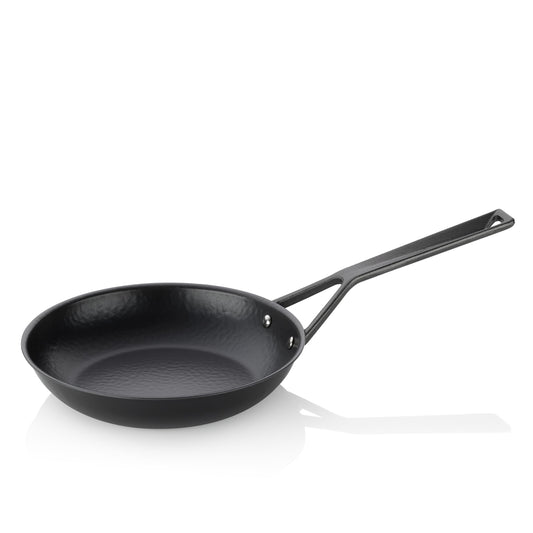 Kela RUVIDO 24cm cepamā panna - indukcijai, neapstrādāta dzelzs, reljefa struktūra, iepriekš apdedzināta