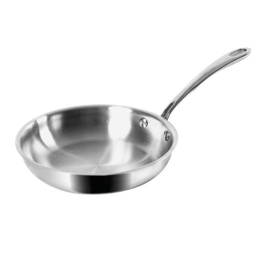 Sitram RAPSODY cepamā panna - nerūsējošais tērauds, sudraba krāsā, izturīga un eleganta cepšanai.