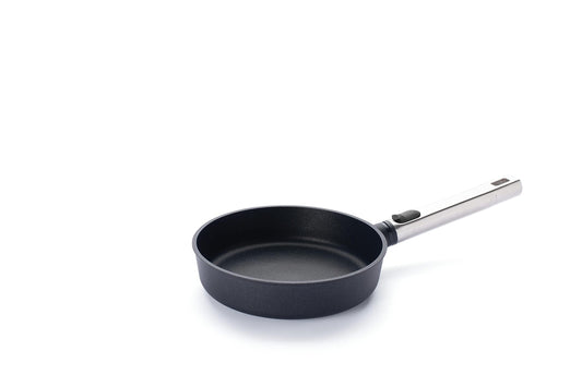 Woll Diamond Logic XR Pro panna - induktīva, Ø 20 cm, nelīpošs, ar noņemamu nerūsējošā tērauda rokturi, cepeškrāsnī droša