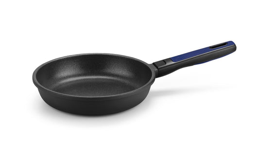 BRA Advanced cepamā panna - 18 cm, alumīnija, nelipīgs pārklājums, bez PFOA, augsta skrāpējumu izturība, indukcijai piemērota