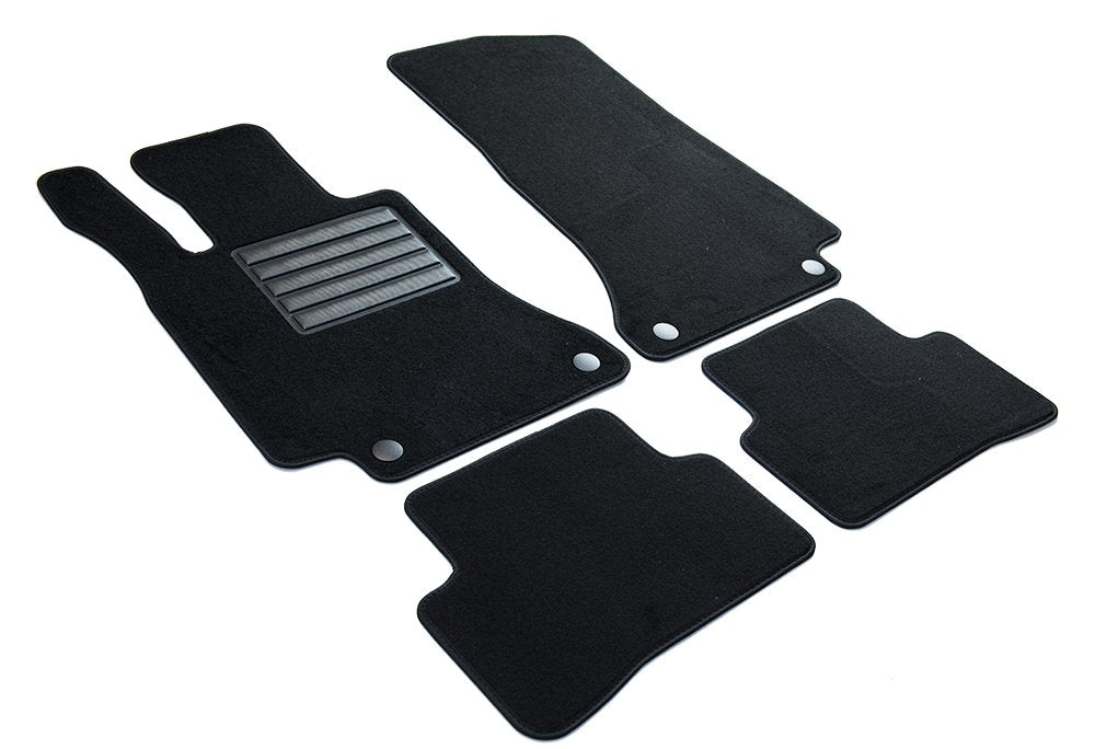 Paklājiņi VW Golf 4 no 1998. līdz 2004. gadam, precīzi pielāgoti, neslīdoši, pastiprināts papēža aizsargs no gumijas, enkura pogas, melns, melns