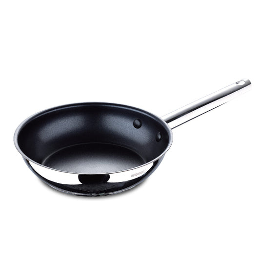 BERGNER CEPŠANAS PANNA 24CM - Nerūsējošais tērauds, pretpiedeguma pārklājums, ideāla cepšanai un gatavošanai.