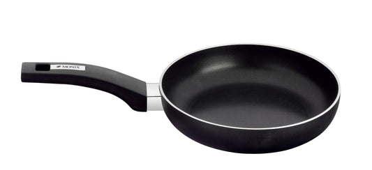 MONIX Resistent Plus - 24 cm aluminum frying pan with non-stick coating and durable design.