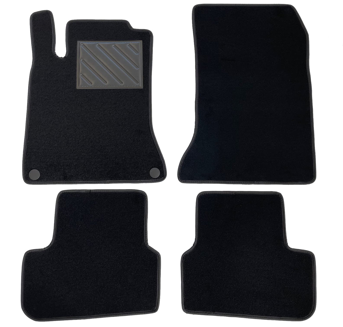 Matu paklāji Mercedes B klasei W246 no 2011. līdz 2019. gadam, precīzi pielāgoti, pastiprināta gumijas papēža spilventiņš un stiprinājuma pogas.