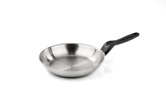 Barazzoni Le Inox cepamā panna - 24 cm, nerūsējošā tērauda 18/10, sudraba krāsā, izturīga un eleganta.