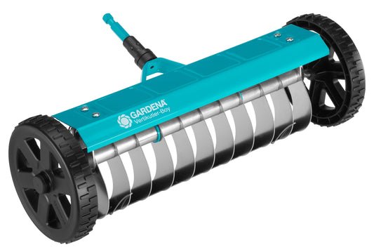 Gardena combisystem-vertikulators: vertikulators sūnu, nezāļu un zāliena filca noņemšanai, 32 cm darba platums, ar izturīgiem riteņiem un pacelšanas asi vieglākam darbam (3395-88)