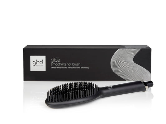 ghd Glide Smoothing Hot Brush melnā krāsā – gludai, spīdīgai un bez frizūras rezultātiem – visiem matu tipiem (Lielbritānijas kontaktdakša)
