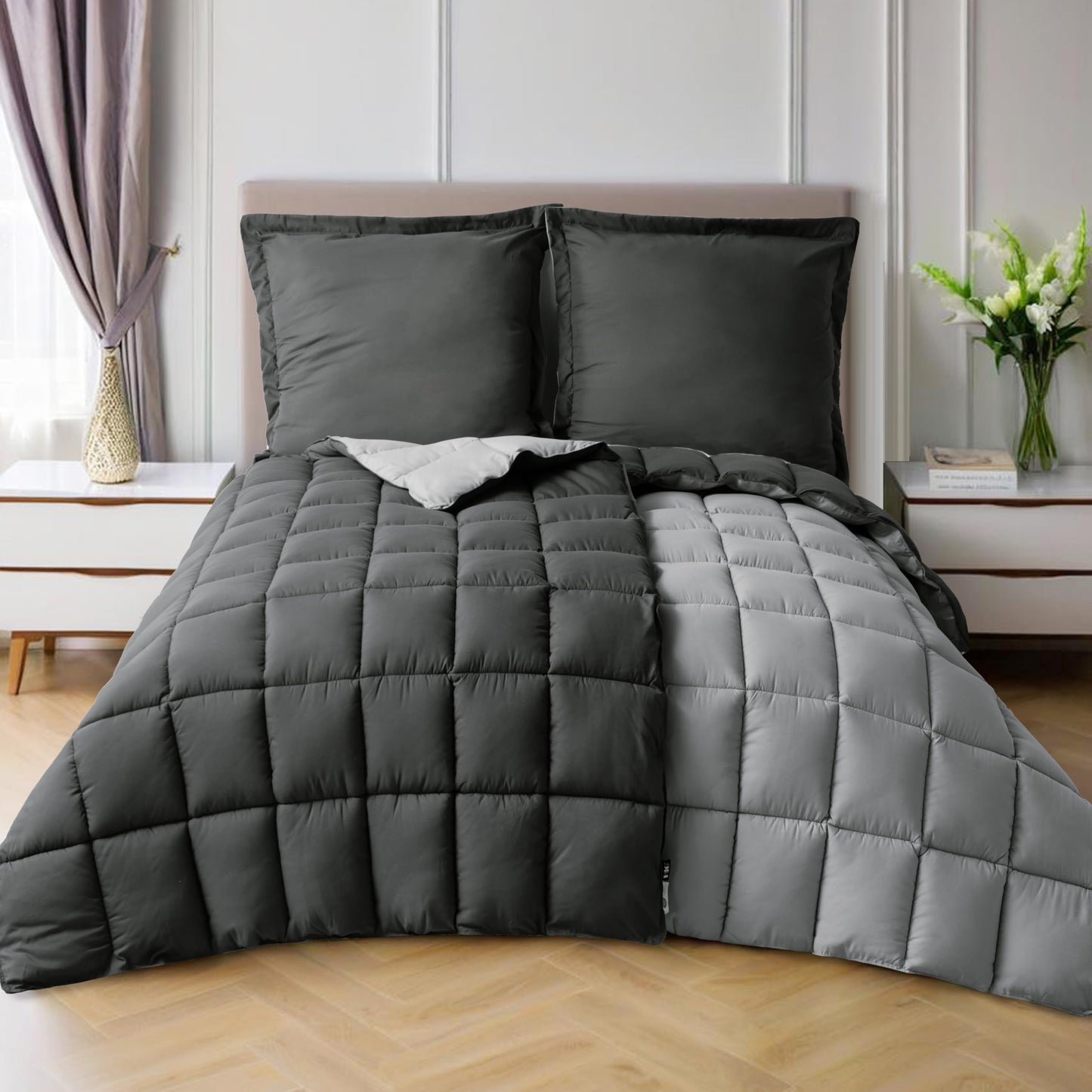 HIG 4 daļu gultasveļas komplekts ar 2X stepētām segām 135x200 cm un 2X spilvendrānām 80x80 cm – Oeko-TEX sertificēta, kastes šuvumā veidota dūnu alternatīva pelēkā krāsā, ar 1300g pildījumu (300 GSM)