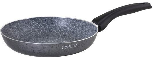 Aeternum Trudi Revolution cepamā panna 22 cm - alumīnijs, piemērota indukcijai, izturīga un viegla.