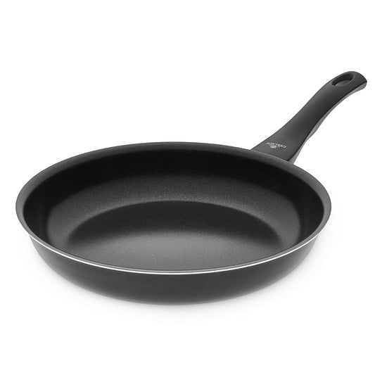 Gerlach First 24 cm keramikas cepamā panna - melna, piemērota elektriskajām un gāzes plītīm, izturīga un viegli tīrāma.