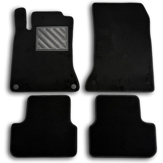 Mercedes CLA klase 2013- un GLA X156 no 2014 - precīzi paklāji ar pastiprinātu gumijas papēža aizsardzību un stiprinājuma pogām, melns