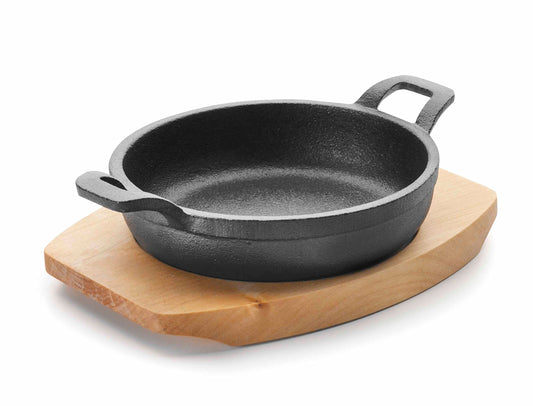 Lacor PANNA AR KOKA ROKTURI Magma D.18 cm - black cast iron pot with ergonomic handle, ideal for cooking and baking.